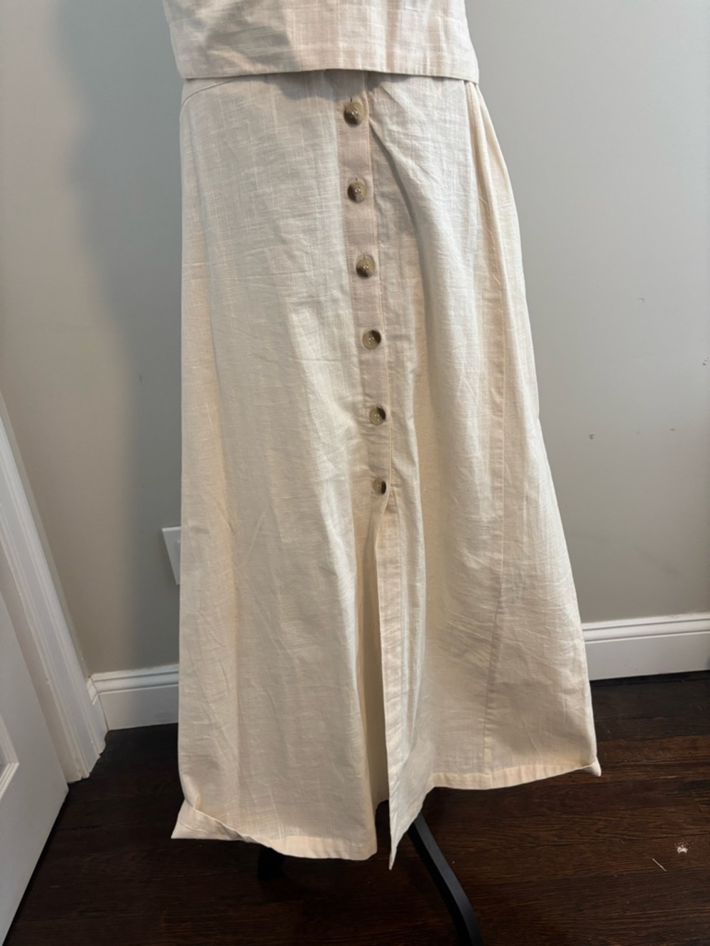 Sleeveless Cream Button-Front Maxi Dress - Picture 4 of 7